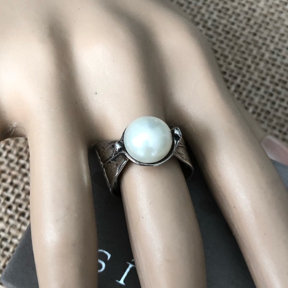 A Classic! Beautiful Silpada Nestled Pearl .925 Sterling Silver Ring Size 7 - Picture 4 of 5